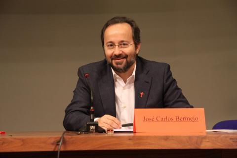 Inicia la formación universitaria dirigida por José Carlos Bermejo
