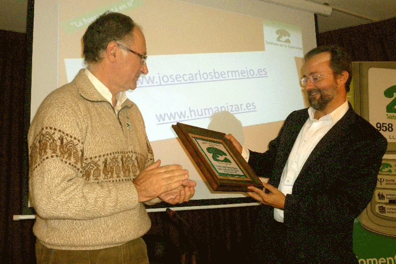 José Carlos Bermejo y el Centro de Escucha San camilo, «Premio a la Escucha 2014» del Télefono de la esperanza. Por la labor de ayuda a personas en situación de crisis y sufrimiento