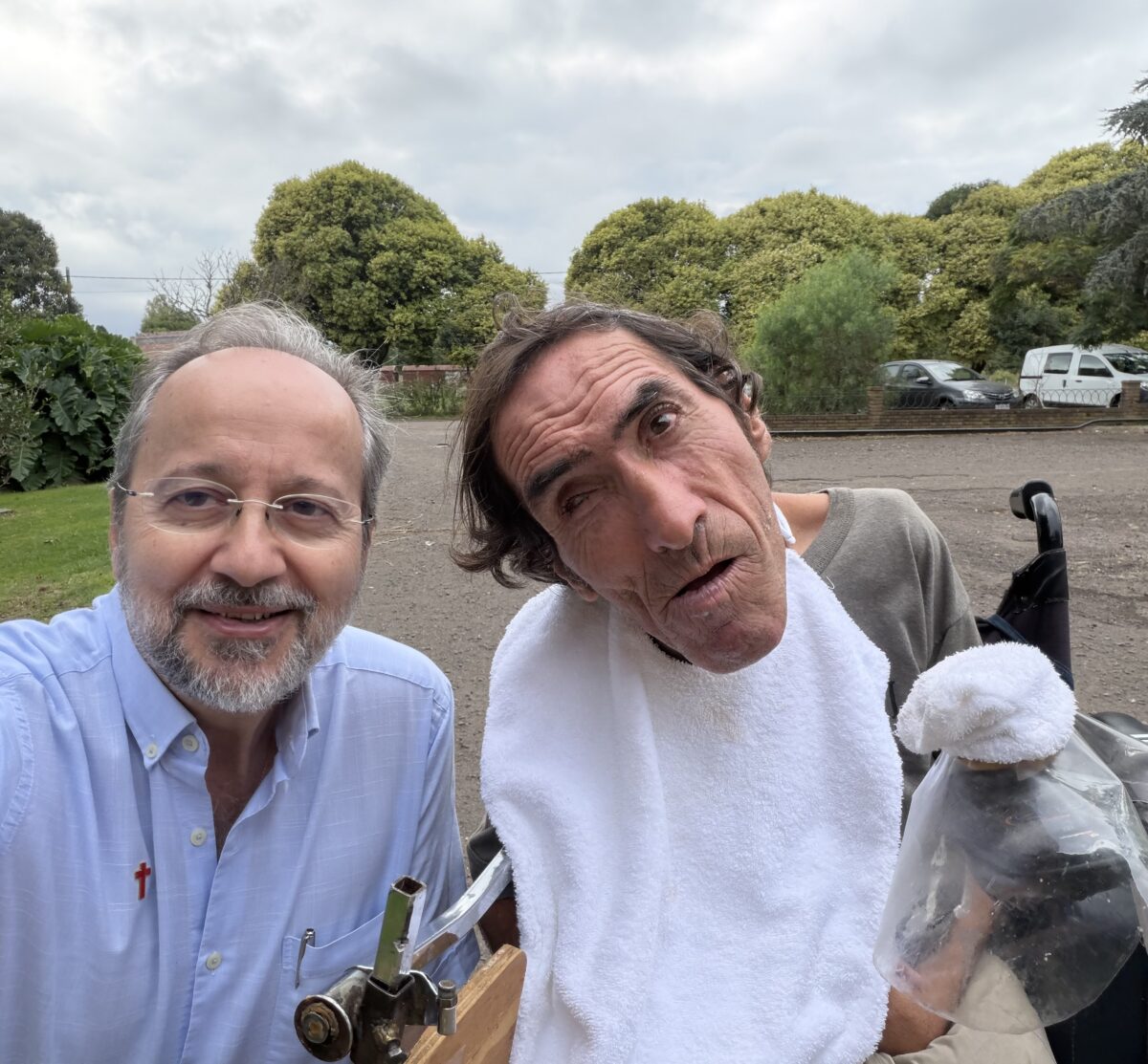 Richi comparte fraternidad