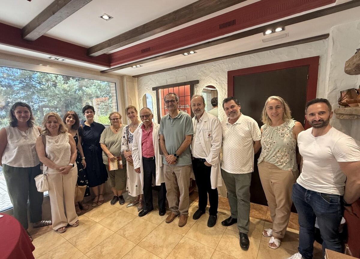 Gerente y equipo médico Hospital de Henares